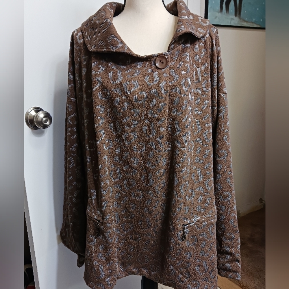 NWT Bella Blue unique poncho top